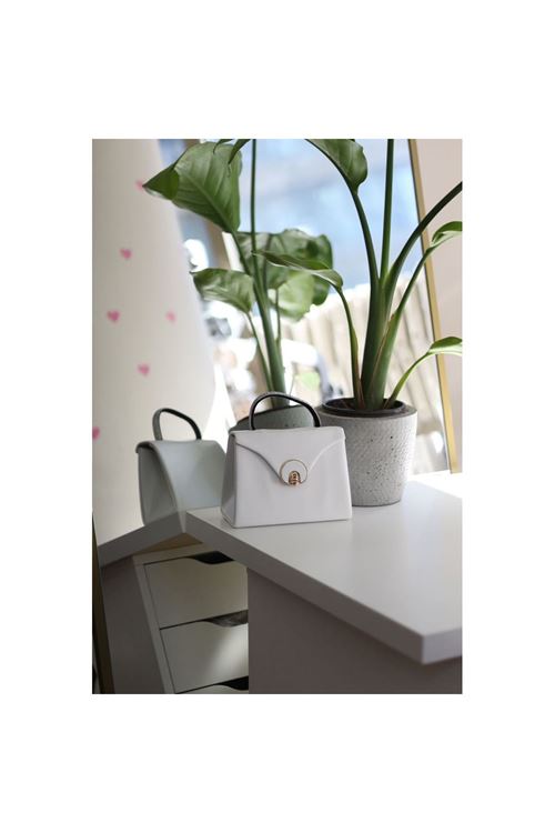 Beyaz Mat Oval Gold Aksesuarlı Taşlı Tutma Kulplu Abiye El Çantası