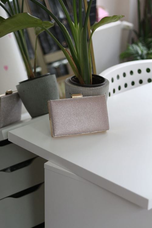 rose gold petek dokulu gold aksesuar detaylı abiye çanta 