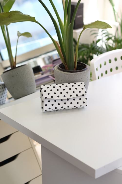 Kahve Puantiyeli Saten Mini Kutu Omuz Çantası
